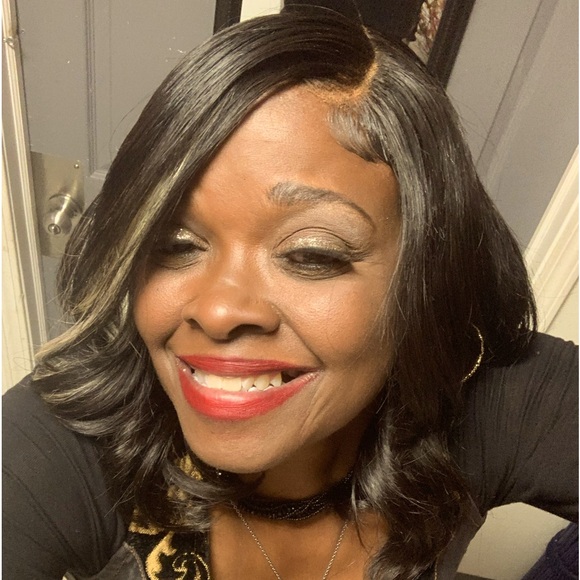 Meet your Posher, Camille - Picture 2 of 4